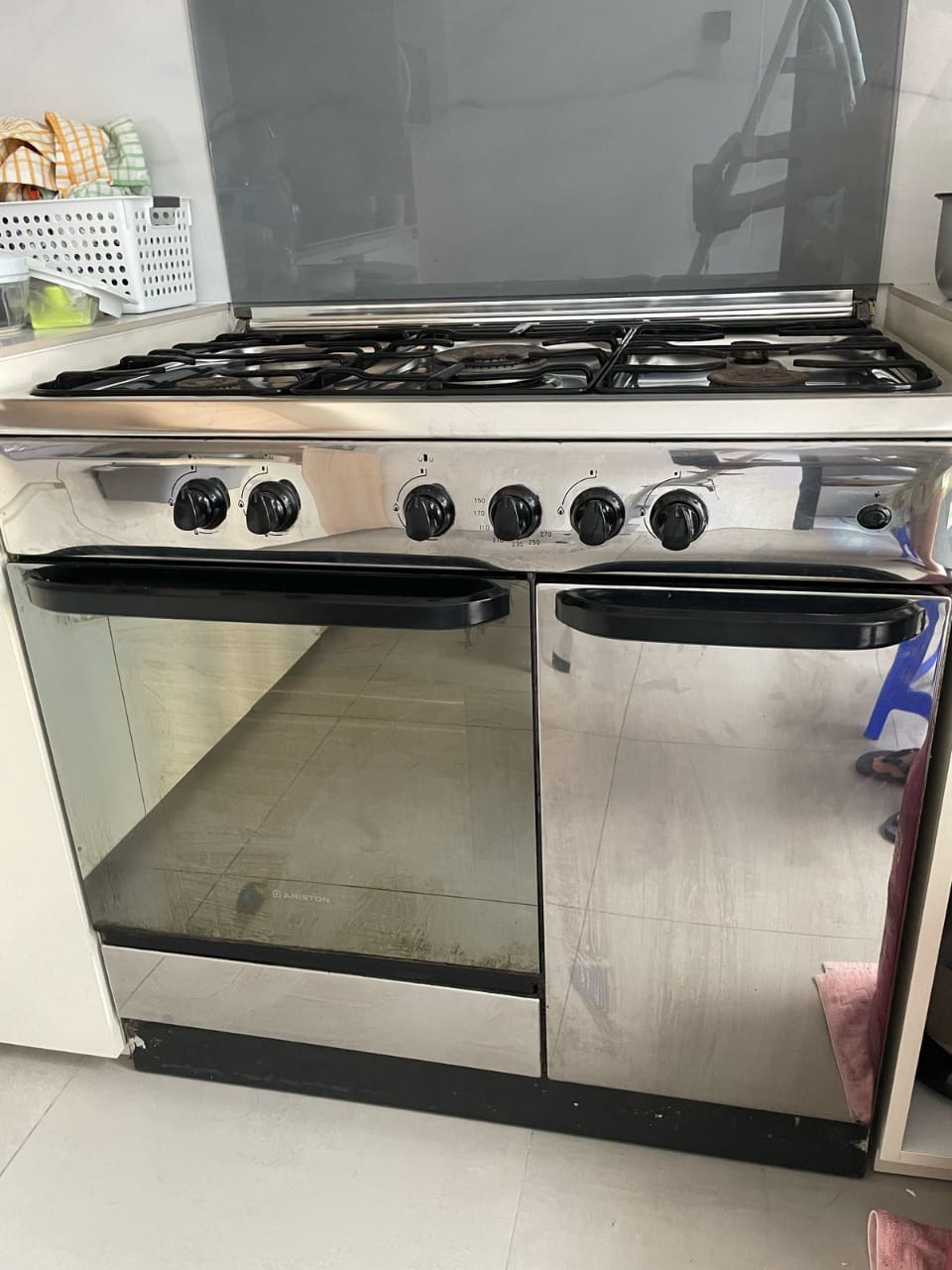 Service kompor Ariston