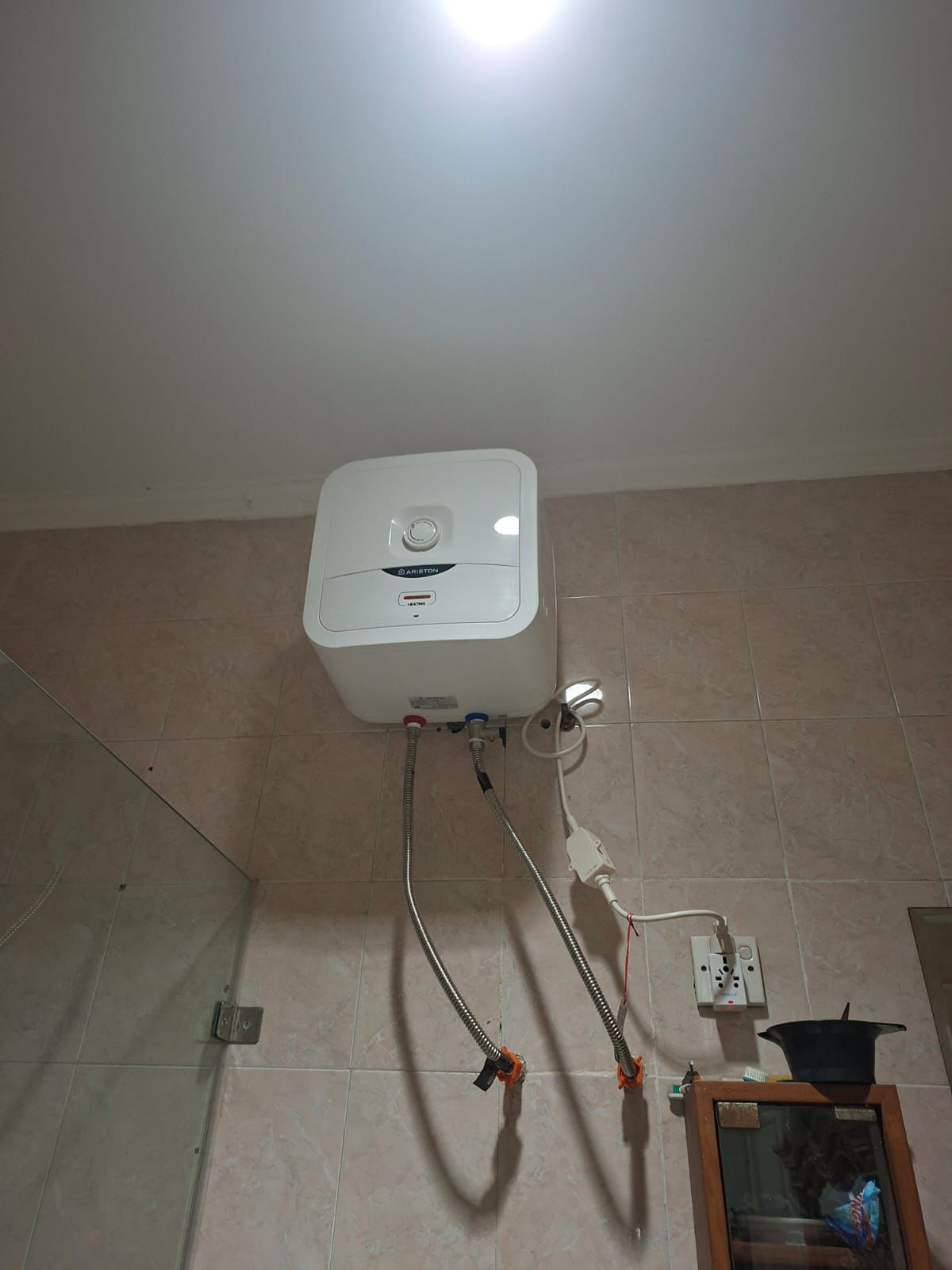 Dokumentasi service dan perbaikan unit Ariston